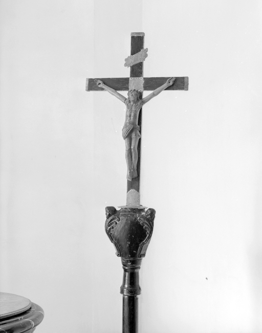 Croix de procession, église paroissiale Saint-Pierre Saint-Paul (Kergrist)