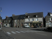 Maisons, place de l'Eglise (Guipry fusionnée en Guipry-Messac en 2016)