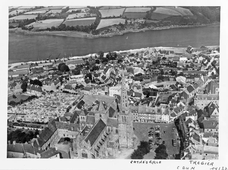 Carrés militaires français et allemands du cimetière Saint-Fiacre (Tréguier)