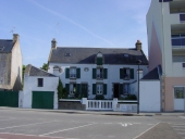 Maison double, 11 place Saint-Louis (Etel)