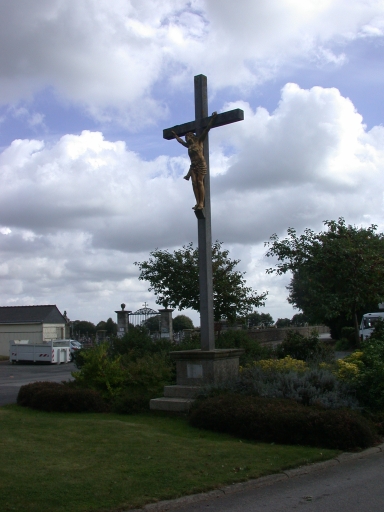 Croix monumentale (croix de mission), rue Ernest Renan (Loudéac)