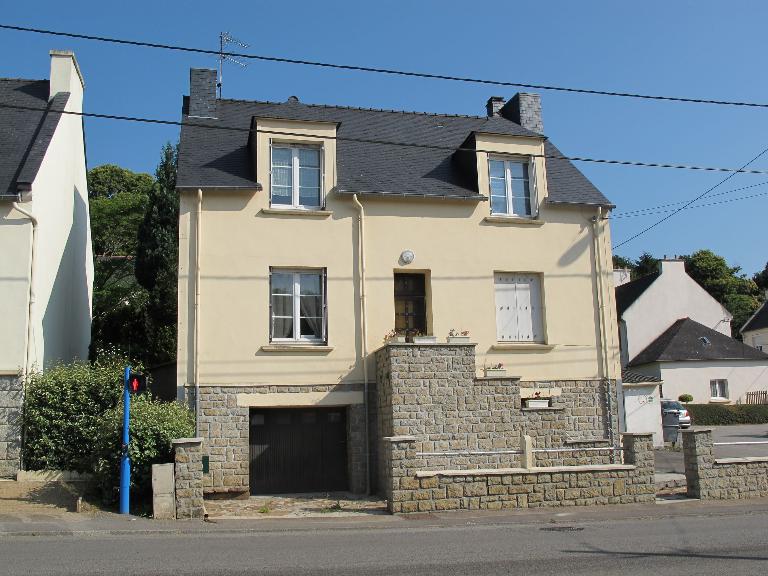 Rue Graveran et Rue Kerlobret, ancien chemin vicinal de grande communication n°8 de Châteaulin à Camaret (Châteaulin)