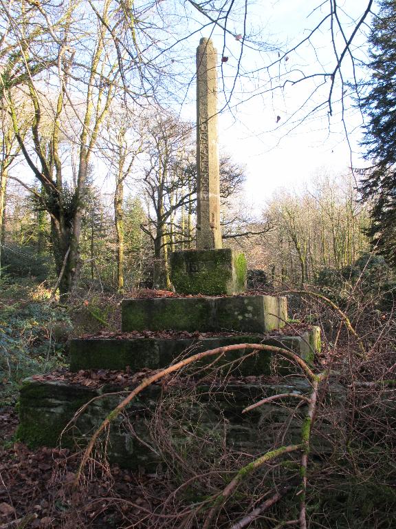 Croix de chemin, forêt du Cranou (Hanvec)