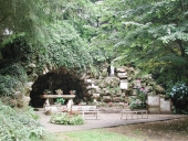 Ensemble cultuel, la Grotte (Bains-sur-Oust)