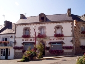 Maison, place de l'Eglise (Guénin)
