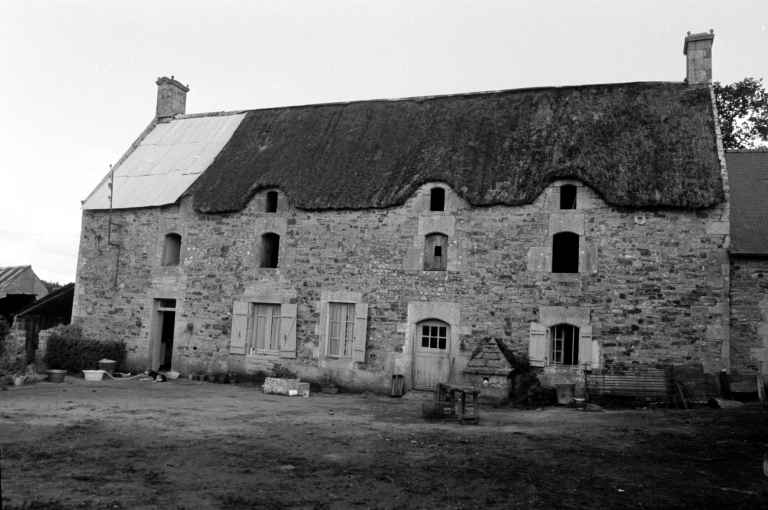 Les maisons et fermes de la commune de Calan