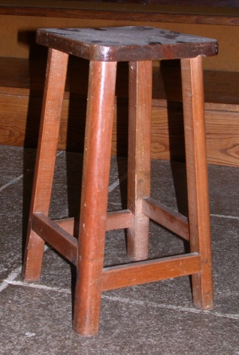 Série de 11 tabourets d'église