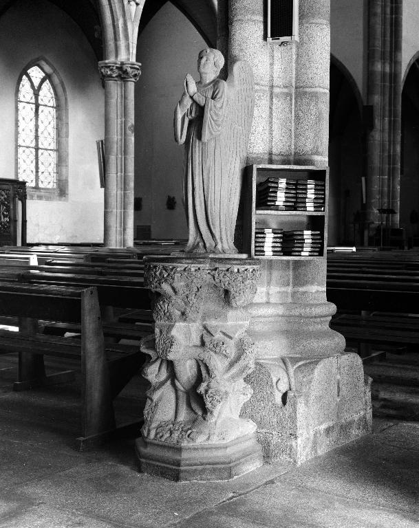 Ensemble de deux bénitiers, église paroissiale Saint-Pierre (Plouescat)