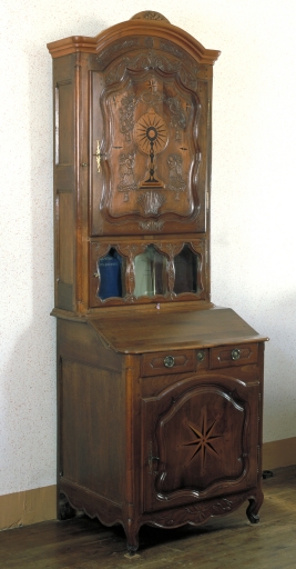 Meuble de sacristie et pupitre
