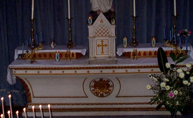 Ensemble de l'autel secondaire 1 : autel, gradin