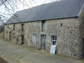 Alignement de deux maisons, la Touche (Sens-de-Bretagne)
