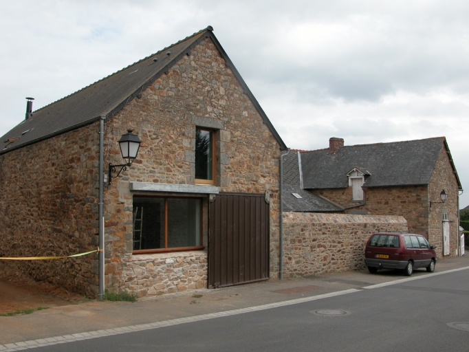 Ferme, actuellement maison, 8-8bis rue des Rochers (Dingé)
