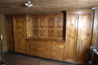 Meubles de sacristie : chasublier, armoires