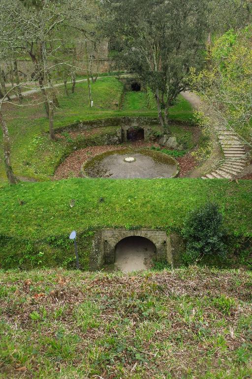 Courtine 20-21, enceinte urbaine (Le Palais)
