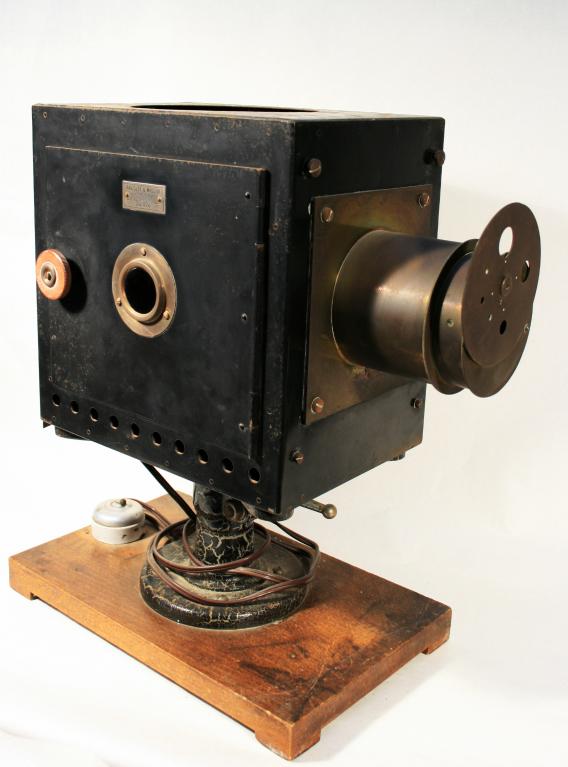 Présentation de la collection d'instruments scientifiques du lycée Émile Zola, Avenue Jean Janvier (Rennes)