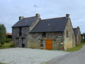 Alignement de logis, Lantu (Maxent)