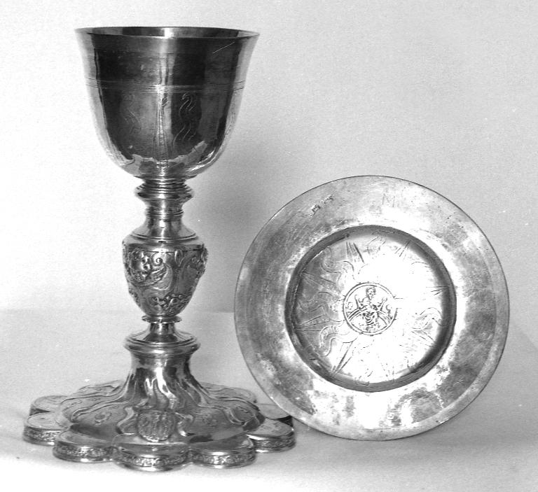 Calice & patène 1, église paroissiale Notre-Dame (La Chapelle-Caro fusionnée en Val d'Oust en 2016)