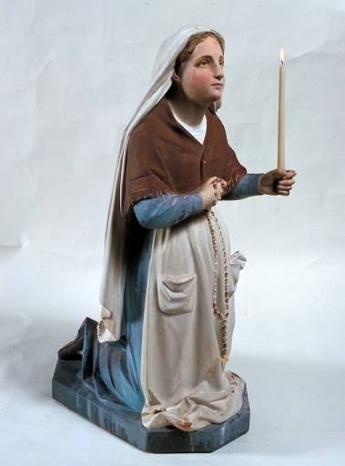 Statue : sainte Bernadette priant