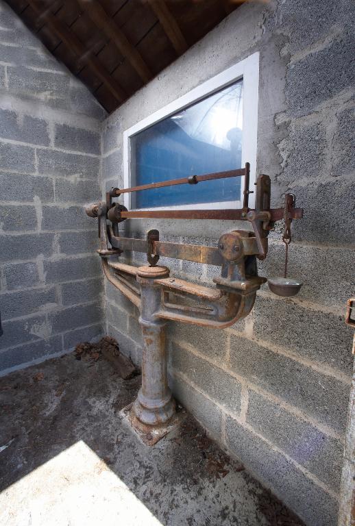 Poids public ou pont à bascule, le Guélin (Saint-Martin-sur-Oust)