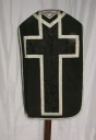 Ornement noir 1 : chasuble, bourse de corporal et voile de calice