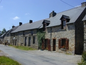 Alignement de quatre maisons, le Bodo (Plélan-le-Grand)