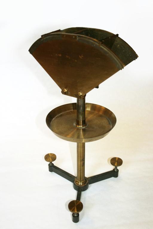 Présentation de la collection d'instruments scientifiques du lycée Émile Zola, Avenue Jean Janvier (Rennes)