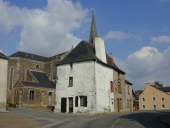 Les tribunaux, mairie et écoles sur la commune de Renac