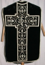 Ornement noir 3 : chasuble, bourse de corporal, étole, manipule, voile de calice