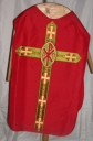Ornement rouge 1 : chasuble, bourse de corporal, étole, manipule