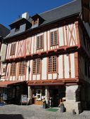 Maison, 4, 2 place Henri IV ; place Saint-Pierre (Vannes)