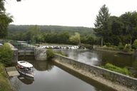 Ouvrages du génie civil composant le canal de Nantes à Brest : les écluses, sites et chaînes d'écluses et les barrages et canaux latéraux