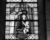 Verrières (6) (verrières à personnages) (baies 9 à 14), prieuré de bénédictins, église paroissiale Notre-Dame-du-Roc (Montautour)