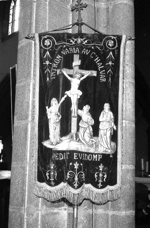 Bannière de procession paroissiale : Calvaire avec sainte Madeleine, Reconnaissance à ND du Folgoët, église paroissiale Saint-Pierre (Plouescat)