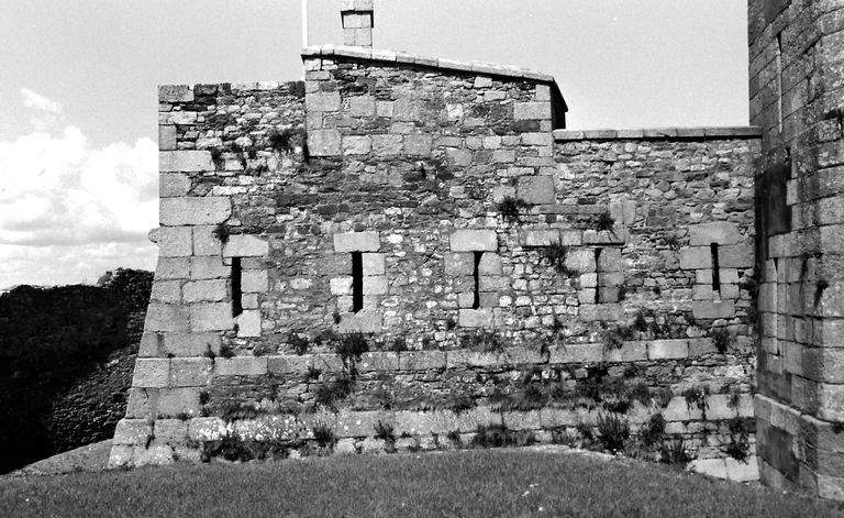 Tour Vauban : tour et batterie basse semi-circulaire, le Sillon, Anse de Camaret (Camaret-sur-Mer)