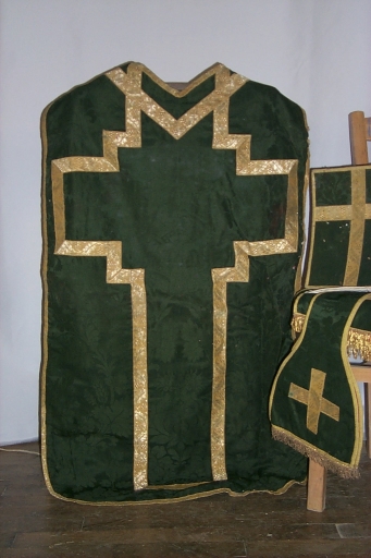 Ornement vert : chasuble, étole, manipule, bourse de corporal, la Chapelle des Domaines (Maure-de-Bretagne fusionnée en Val d'Anast en 2017)