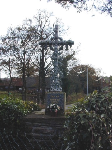 Croix de chemin, Crésiolan (Sixt-sur-Aff)