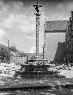 Calvaire, au village (Plounévez-Lochrist)