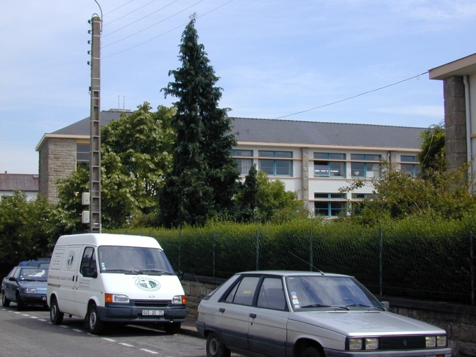 Collège Albert de Mun, actuellement centre d'éducation sensorielle pour les déficients visuels et pour les aveugles, rue Albert-de-Mun ;  rue Albert-Martin (Rennes)