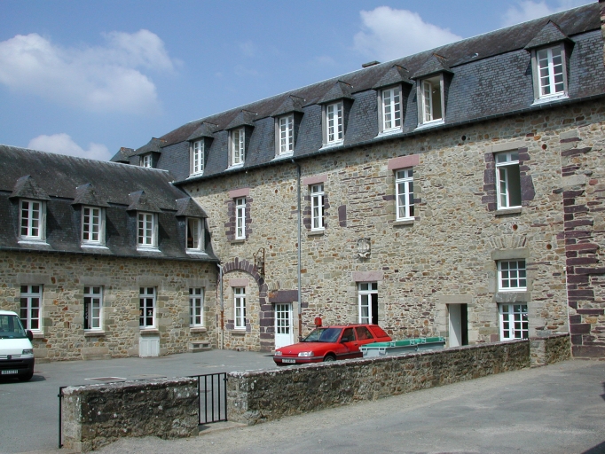 Manoir, actuellement établissement médical, place Saint-Judicaël (Paimpont)