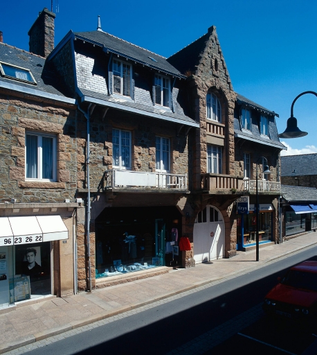 Immeuble à logements avec partie commerciale, 12, 14, 16 rue du Maréchal-Leclerc (Perros-Guirec)