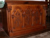 Autel face aux fidèles