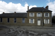 École et mairie, rue des Négociants (Trévérien)