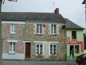 Maisons à boutique, 19,21,23 place André Ferré (Tinténiac)