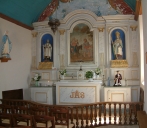 Maître-autel et ses statues et son tableau