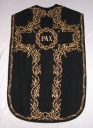 Ornement noir 3 : chasuble, bourse de corporal, 2 étoles, manipule, voile de calice