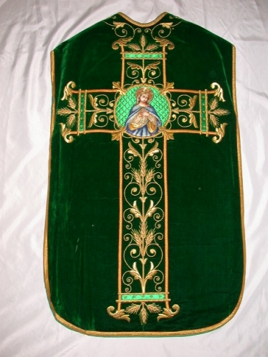 Ornement vert : chasuble, voile de calice, étole, bourse de corporal