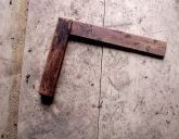 Outil de charpentier navigant : équerre (Binic fusionnée en Binic-Etables-sur-Mer en 2016)