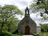 Les églises, chapelles, monuments aux morts, croix de chemin, croix de cimetière et fontaines de dévotion sur la commune d'Yffiniac