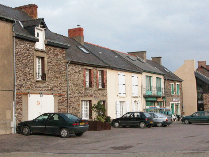 Alignement de maisons, 3-7 place du Bourg (Le Verger)