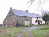Alignement de deux maisons, la Goulafrais (Pipriac)